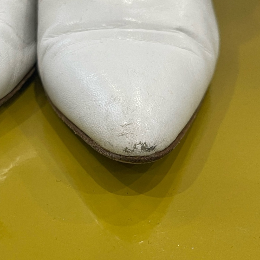 Pre loved , Vintage Donna Karan white leather booties! - Picture 4 of 7